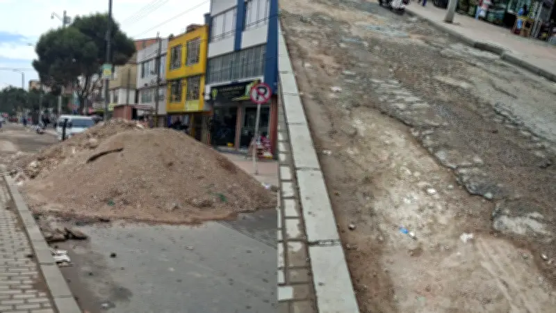 Vecinos de Bosa bloquean avenida Santa Fe exigiendo reparación urgente de la malla vial