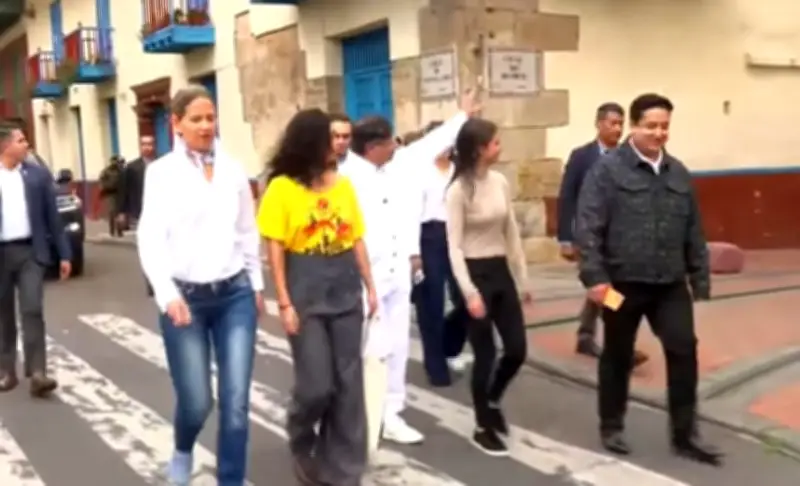 Verónica Alcocer reaparece junto a Petro en apertura de jornada electoral del Congreso