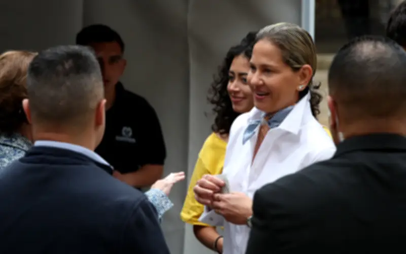 Verónica Alcocer reaparece junto a Petro para votar en elecciones del Congreso 2026