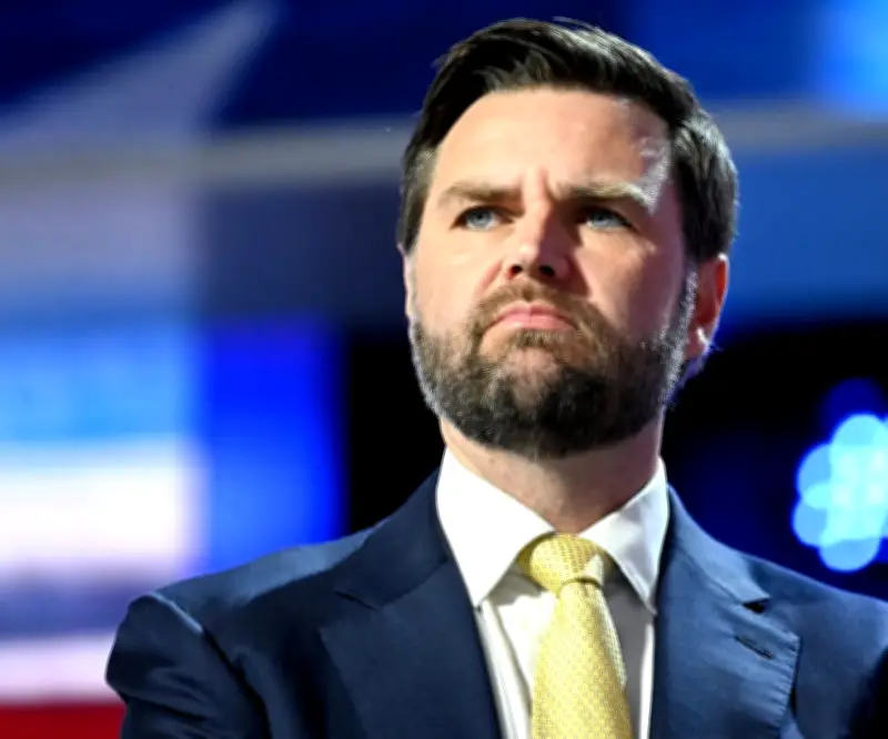 Vicepresidente de EE.UU. JD Vance se reunirá con ejecutivos petroleros por crisis de precios del combustible