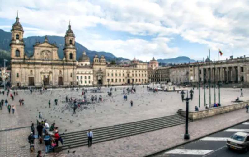 Vidente advierte sobre 'fuerzas oscuras' en elecciones colombianas y riesgos para políticos