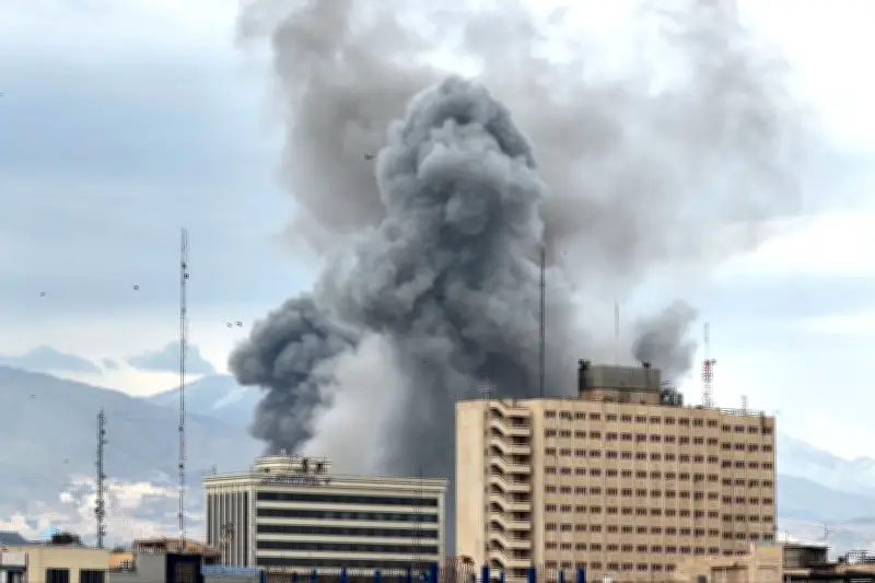 Video viral muestra a mujeres iraníes llorando y pidiendo libertad durante ataques al régimen