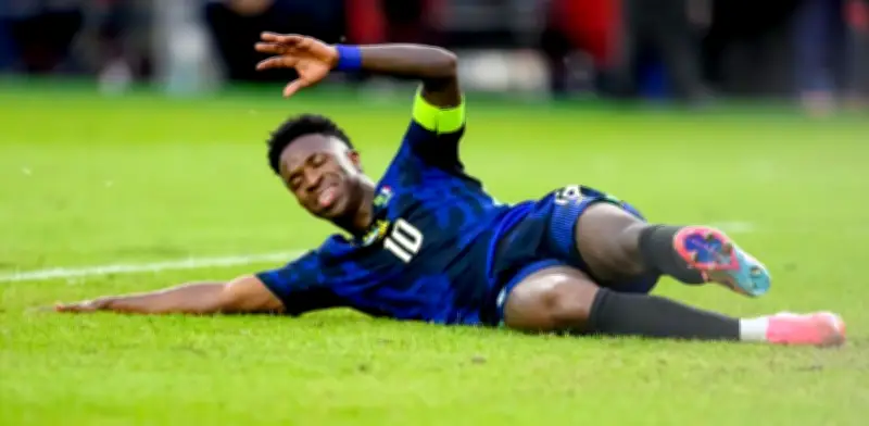 Vinícius Júnior genera preocupación en Brasil y Real Madrid por molestias musculares