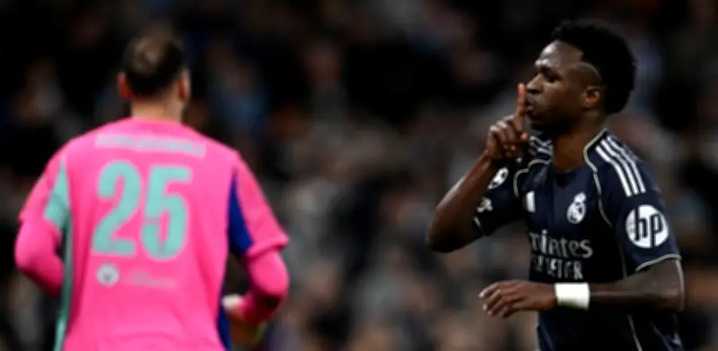 Vinícius Jr. genera polémica con provocativo festejo ante hinchas del Manchester City en Champions