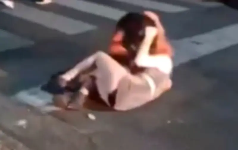 Violenta pelea con tijeras frente a discoteca en Rosario deja joven herida