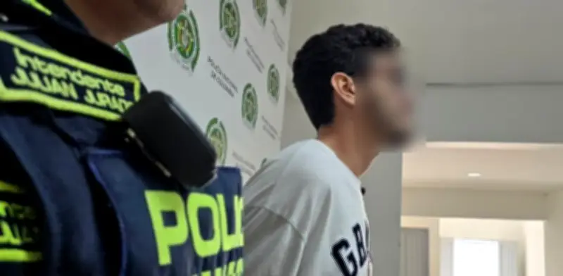 Violento ataque en Manizales: mujer recibe 20 puñaladas de su pareja mientras vecinos alertan a la Policía