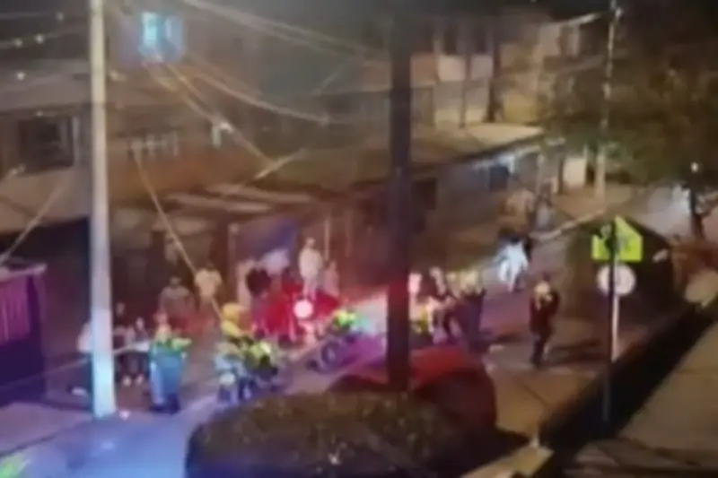 Violento enfrentamiento en Engativá: Policía captura a dos delincuentes tras balacera por robo de camioneta