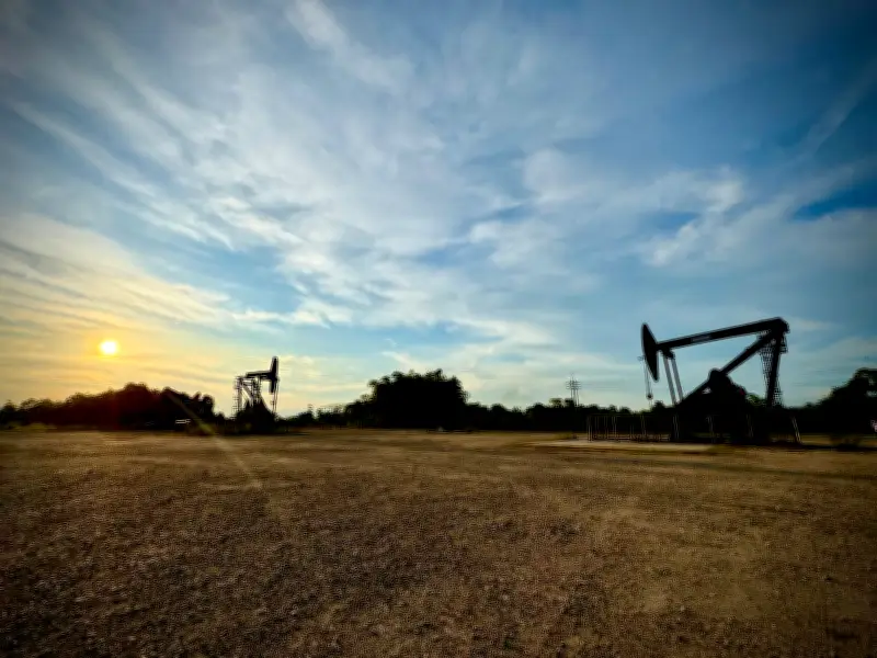 Volatilidad del petróleo sacude mercados globales por conflicto en Oriente Medio