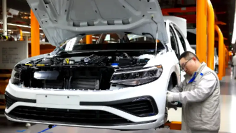 Volkswagen anuncia recorte de 50.000 empleos en Alemania hasta 2030 por crisis competitiva