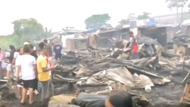 Voraz incendio destruye más de 40 viviendas en Cali: 215 familias afectadas sin hogar