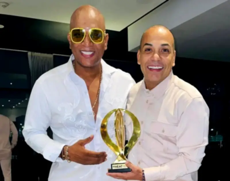 Willy García llora el asesinato de su percusionista Luder Quiñones en Cali