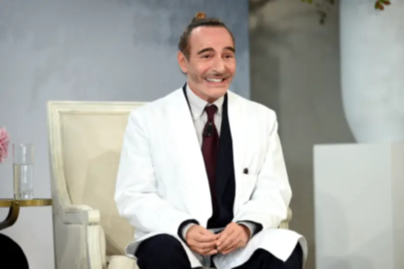 Zara anuncia asociación creativa de dos años con el polémico diseñador John Galliano