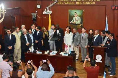 Adrián Ramos recibe condecoración en el Valle: Asamblea lo reconoce como ídolo deportivo y ejemplo social