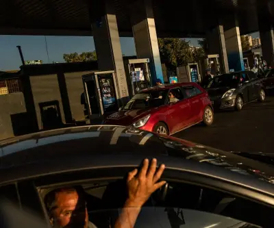 Alza de combustibles en Chile golpea aprobación de Kast y genera protestas