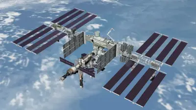 Astronautas de la NASA realizan caminata espacial para reemplazar componente clave en la EEI