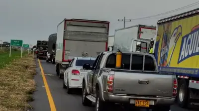 Bloqueo en vía Valledupar-Bosconia persiste por protesta de comunidad de Aguas Blancas