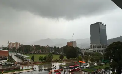 Bogotá enfrenta intensas lluvias: Autoridades emiten alerta y recomendaciones de seguridad vial