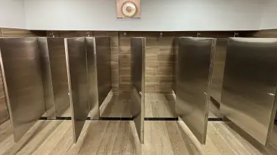 Bogotá renueva baños en UPI Oasis para jóvenes en situación de calle