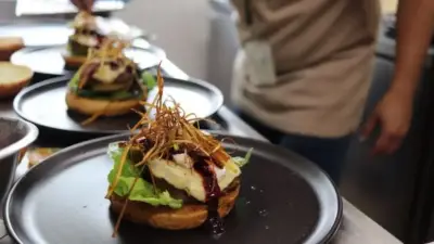 Burguerville Regresa a Medellín: Fechas y Puntos de Venta para Adquirir Entradas