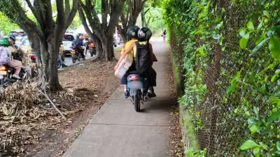 Cali: Motociclistas invaden andén en Calle 44 y ponen en riesgo a peatones constantemente