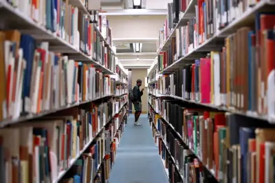 Canadá vive la mayor prohibición de libros de su historia en escuelas de Alberta