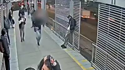 Capturan a ladrón tras cometer 'raponazo' en Transmilenio de Bogotá