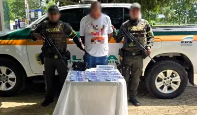 Capturan a motociclista con 53 billetes falsos de $50.000 en control de carretera