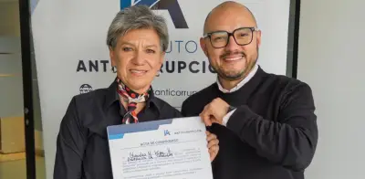 Claudia López firma 10 compromisos anticorrupción y promete Fiscalía especializada