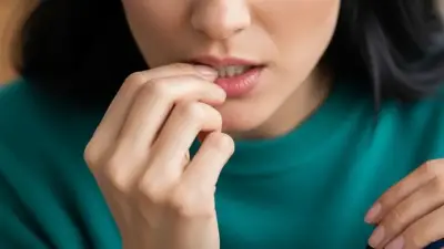 Colombiana sufre inflamación y fiebre tras quitarse un 'cuerito' de la uña