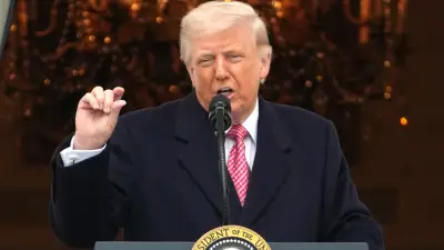 Dólares estadounidenses incluirán la firma de Donald Trump en rediseño histórico