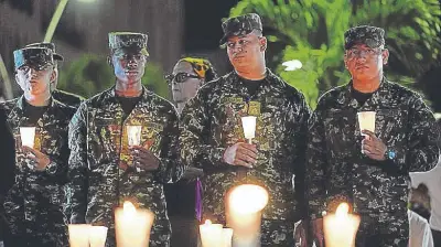 Ejército colombiano participa en velatón nacional por víctimas de accidente aéreo