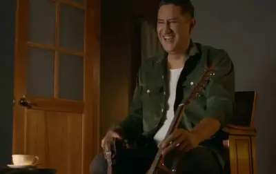 El cantante 'Heredero' celebra sus bodas de plata con emotiva ceremonia familiar