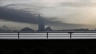 Explosiones sacuden centro financiero de Dubai; detienen a personas por compartir imágenes