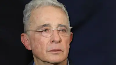 Expresidente Uribe pide propuestas serias para Colombia, no solo su respaldo