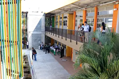 Exsecretario de Educación de Cali pide transformar escuelas existentes en lugar de construir nuevas