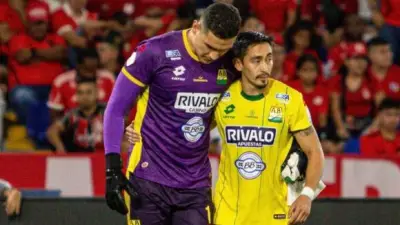 Fabián Sambueza rinde emotivo homenaje a Aldair Quintana tras su salida del Atlético Bucaramanga