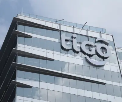 Fitch eleva calificación crediticia de Tigo a AAA con perspectiva estable tras adquisición total