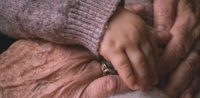 Generación Sándwich: el reto de cuidar hijos y padres mayores simultáneamente