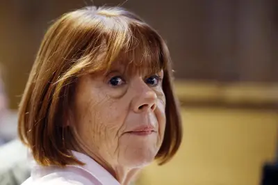 Gisèle Pelicot lidera marchas feministas en Francia en el Día Internacional de la Mujer