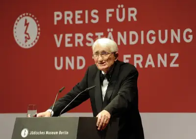 Habermas murió pesimista ante el declive de la democracia que defendió toda su vida