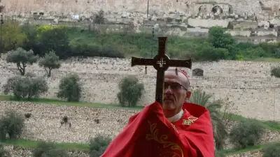 Israel impide al patriarca latino celebrar Domingo de Ramos en el Santo Sepulcro