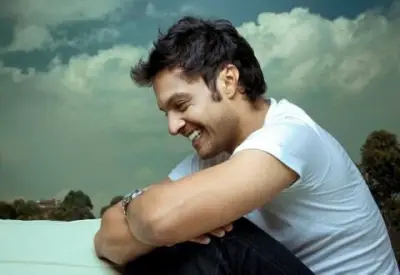 Julián Román denuncia hostigamiento digital contra él y su pareja Juliette Pardau