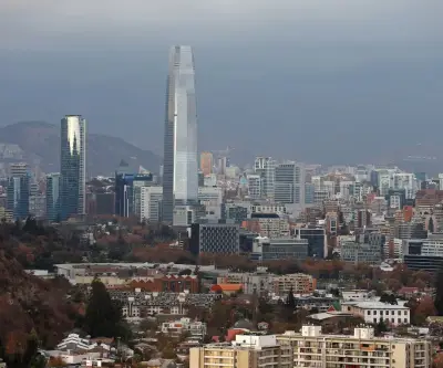 Manufacturas chilenas registran nueva caída en febrero tras desplome de productos alimenticios