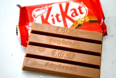 Nestlé reporta robo masivo de 12 toneladas de KitKat en Europa antes de Semana Santa