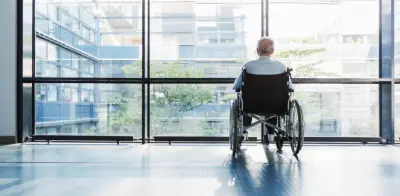 Neuroprótesis revolucionaria devuelve comunicación a pacientes con ELA y lesiones medulares