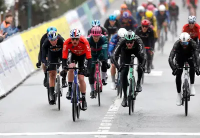 París-Niza: Etapa Reina Recortada por Temporal, Martínez se Mantiene en el Pódio