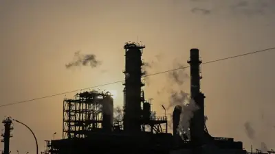 Petróleo cae y bolsas suben ante posible fin de guerra en Oriente Medio