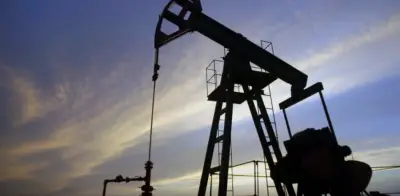 Petróleo supera los 100 dólares por bloqueo de Irán en el estrecho de Ormuz