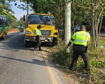 Policías evitan tragedia en Turbaco tras falla de frenos en camión descontrolado