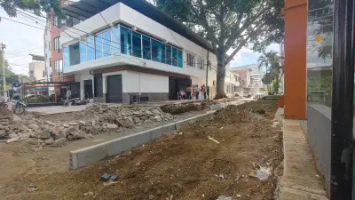 Residentes de Cali protestan por pavimentación que convierte vía en peatonal en Cañaveralejo